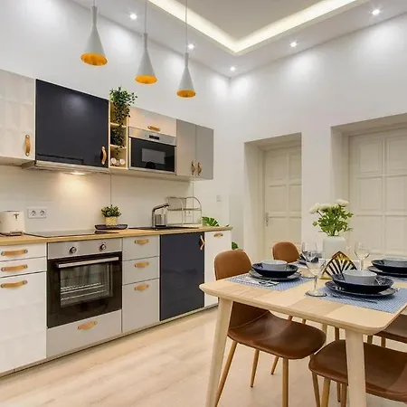 Blue Diamond Residency 4br, 2bth. 14 Ppl Апартаменты *
