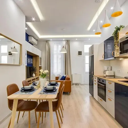 Blue Diamond Residency 4br, 2bth. 14 Ppl Апартаменты *