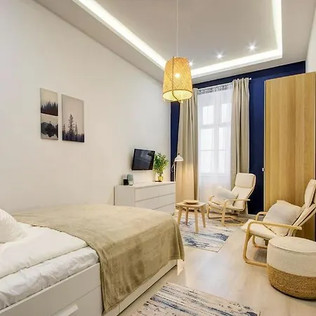 Blue Diamond Residency 4br, 2bth. 14 Ppl * Будапешт
