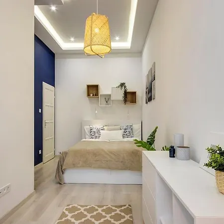 Blue Diamond Residency 4br, 2bth. 14 Ppl