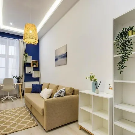 Blue Diamond Residency 4br, 2bth. 14 Ppl Будапешт