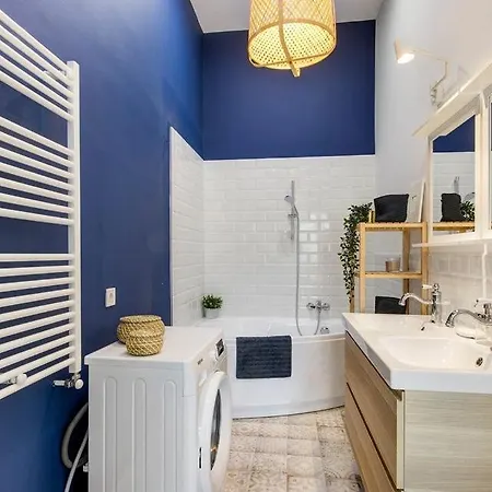 Blue Diamond Residency 4br, 2bth. 14 Ppl Апартаменты
