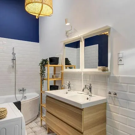 Blue Diamond Residency 4br, 2bth. 14 Ppl *